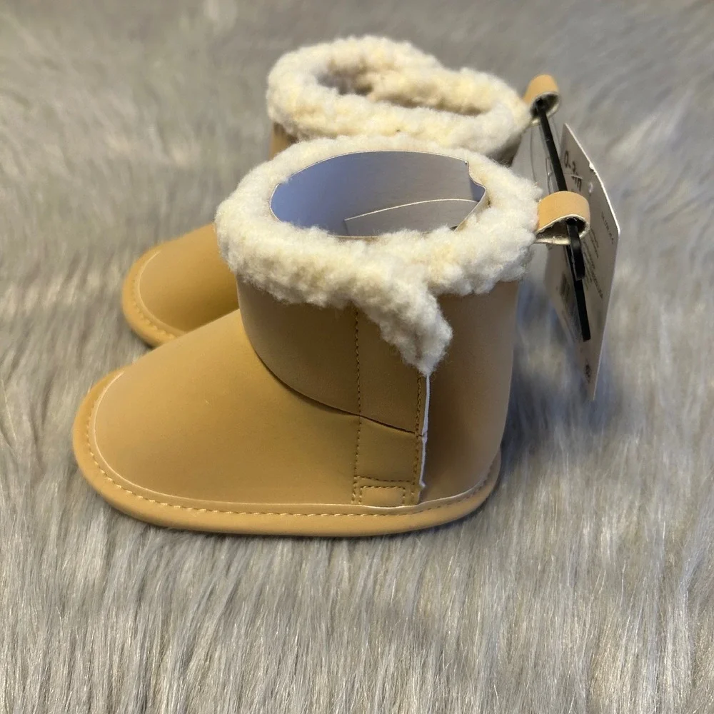 Carter's Child Of Mine Crib Shoes Baby Size 0-3‎ Months Beige Boots Booties